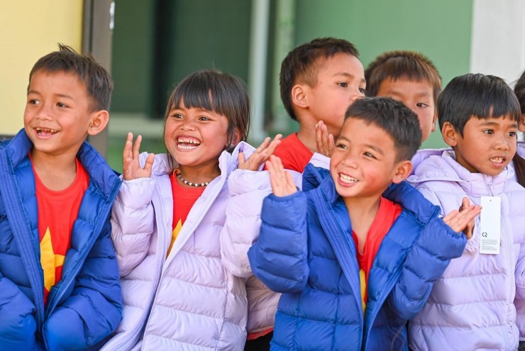 UNIQLO Việt Nam tặng 5.000 áo giữ nhiệt HEATTECH cho người dân tại Quảng Trị