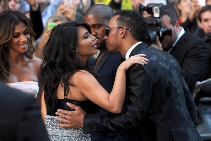 "Ông vua" tốc độ Hamilton dính nghi vấn hẹn hò, qua đêm với cô Kim "siêu vòng 3"