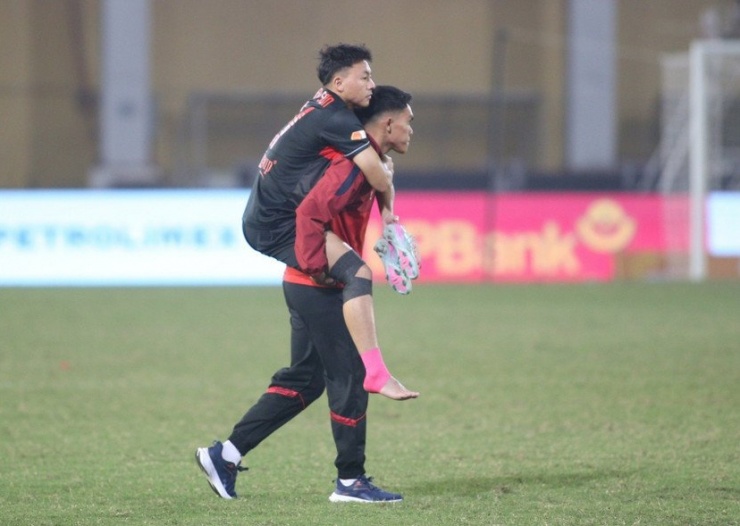 Thái Sơn gặp vận đen ngay khi ra mắt CLB Ninh Bình