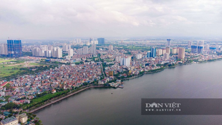 Địa điểm thực hiện dự án bao gồm toàn bộ diện tích hồ Tây và được giới hạn bởi 14 tuyến đường phố: Thanh Niên, Thụy Khuê, Nguyễn Đình Thi, Trích Sài, Lạc Long Quân, Vệ Hồ, Nhật Chiêu, Sen Tây Hồ, Quảng Bá, Quảng Khánh, Quảng An, Từ Hoa, Vũ Miên, Yên Hoa.