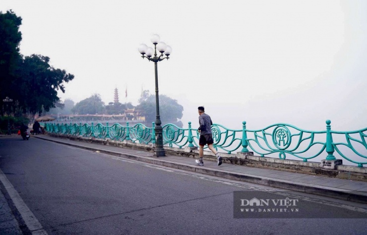 Hiện nay, các tuyến đường xung quanh hồ Tây đều có chiều rộng mặt đường khoảng 5 - 6m, chia làm 2 làn.