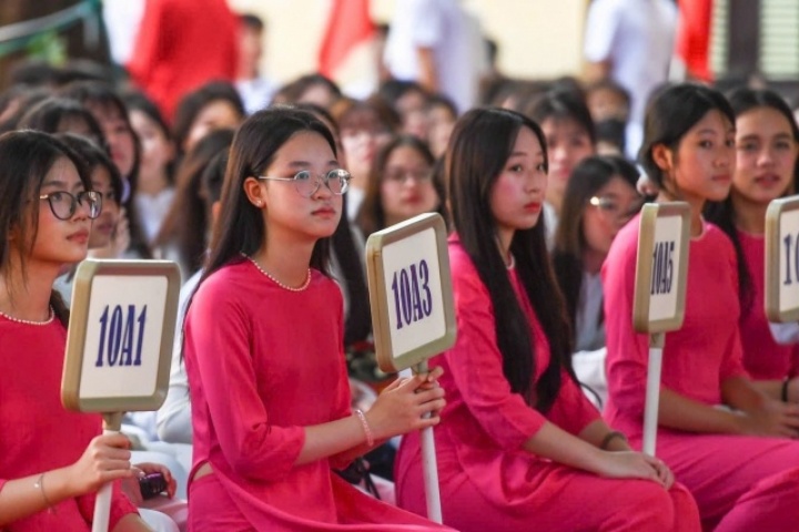 Nghỉ Tết gần 2 tuần sát thi giữa kỳ, có nên ép trẻ học hay gác lại bài vở?