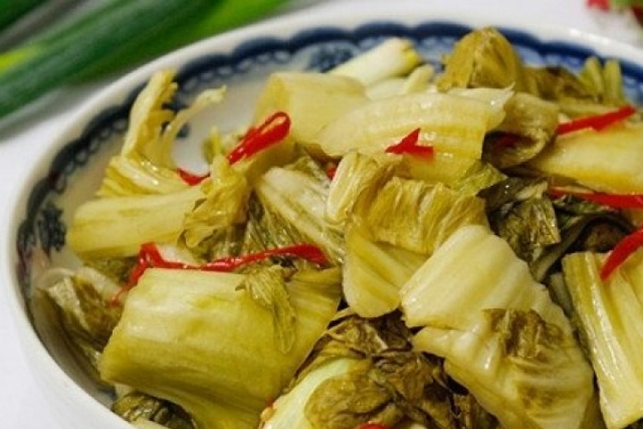 Một điều tuyệt đối tránh khi ăn dưa cải muối