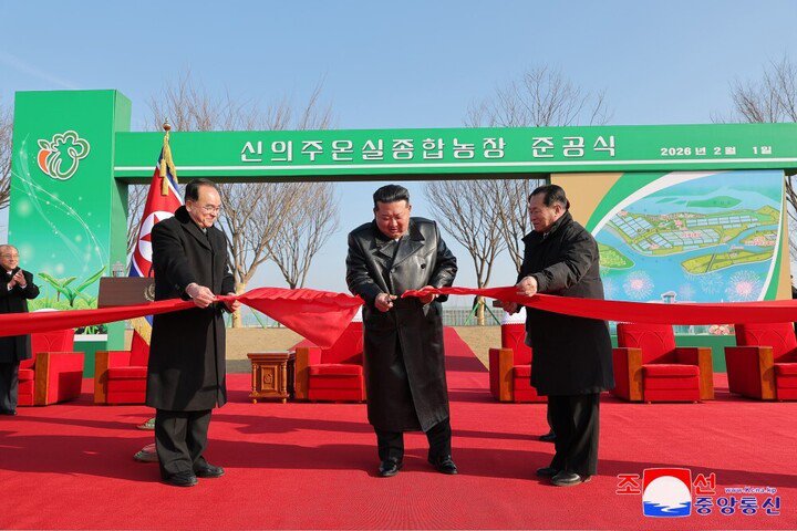 Nhà lãnh đạo Triều Tiên Kim Jong-un đã tham dự và cắt bằng khánh thành tại buổi lễ. Trong bài phát biểu, ông Kim Jong-un gọi đây là "thành tựu tuyệt vời" trước thềm Đại hội Đảng Lao động Triều Tiên lần thứ 9 sắp tới.
