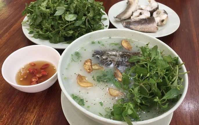 Bên cạnh đó, rau đắng còn có đặc tính chống viêm tự nhiên. Các hoạt chất trong lá rau giúp làm giảm sưng đau khi cơ thể gặp các tình trạng viêm, nhờ đó hỗ trợ người mắc viêm khớp, bệnh gút hoặc các bệnh viêm mạn tính khác. Ảnh minh họa