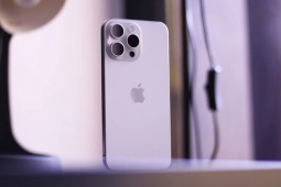 Cùng một mức giá, vì sao Android luôn cho “nhiều hơn” iPhone?