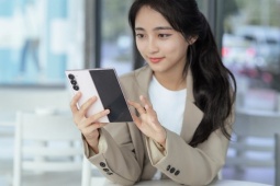 Top 4 smartphone Android đáng mua hơn Galaxy Z Tri Fold