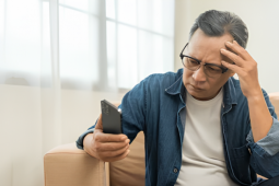 Con gái dọa không đẻ nếu tôi không chịu chăm cháu