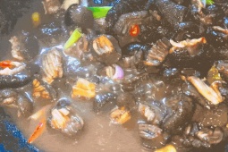 Sản vật 'trời ban' ở Quảng Ninh nhìn kỳ dị, khách từ sợ đến nức nở khen ngon