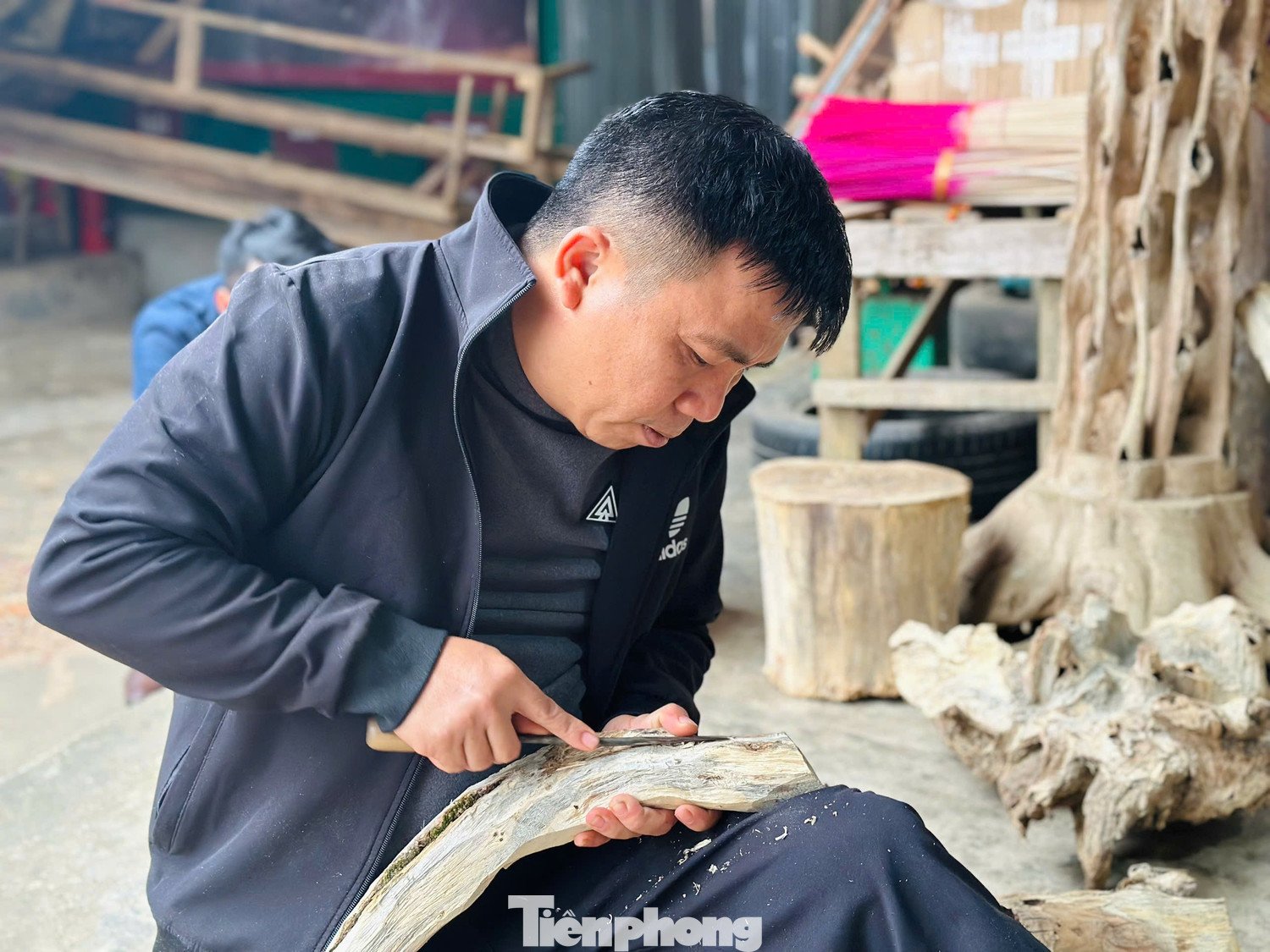 Theo thống kê tại xã Phúc Trạch hiện có tổng diện tích trồng cây dó trầm hơn 780 ha, cùng với sự tham gia của 2 doanh nghiệp, 1 hợp tác xã và làng nghề truyền thống đã tạo thành một chuỗi cung ứng khép kín từ trồng trọt đến chế tác tinh xảo.