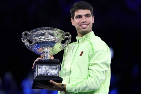 Alcaraz vô địch Australian Open: Tennis “cúi đầu” trước tay vợt vĩ đại nhất tương lai?