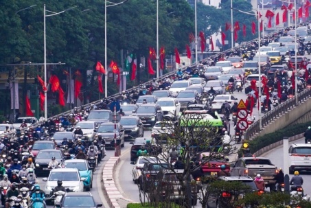 Giao thông Hà Nội ngày cận Tết: 'Lúc nào cũng là giờ cao điểm'