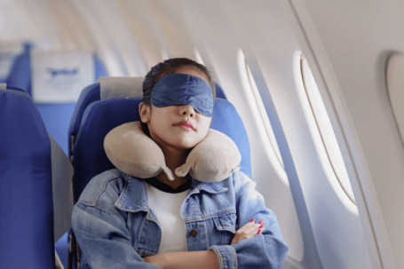 Chuyên gia chỉ cách ngủ ngồi thoải mái trên máy bay