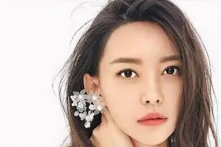 Ca sĩ Vu Văn Văn ngã quỵ trên sân khấu, cấp cứu trong hôn mê