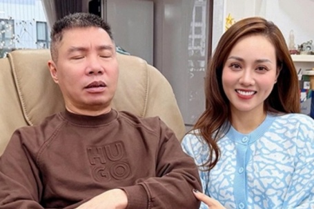 NSND Công Lý bị vợ trẻ  ' dìm hàng ' , hoa hậu Lương Thùy Linh lưng trần gợi cảm