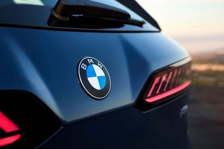 BMW bắt đầu sử dụng logo mới trong năm nay