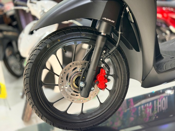 Giá Honda SH Mode mới nhất đầu tháng 2/2026, chênh từ 4 triệu đồng - 2