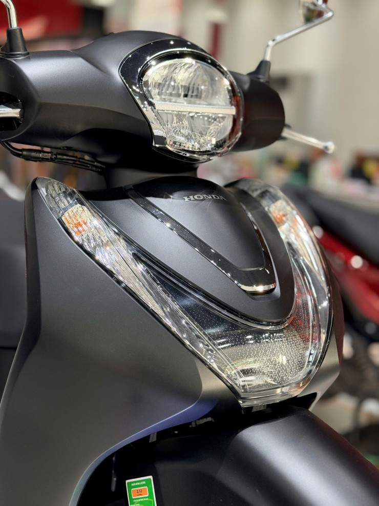 Giá Honda SH Mode mới nhất đầu tháng 2/2026, chênh từ 4 triệu đồng - 3
