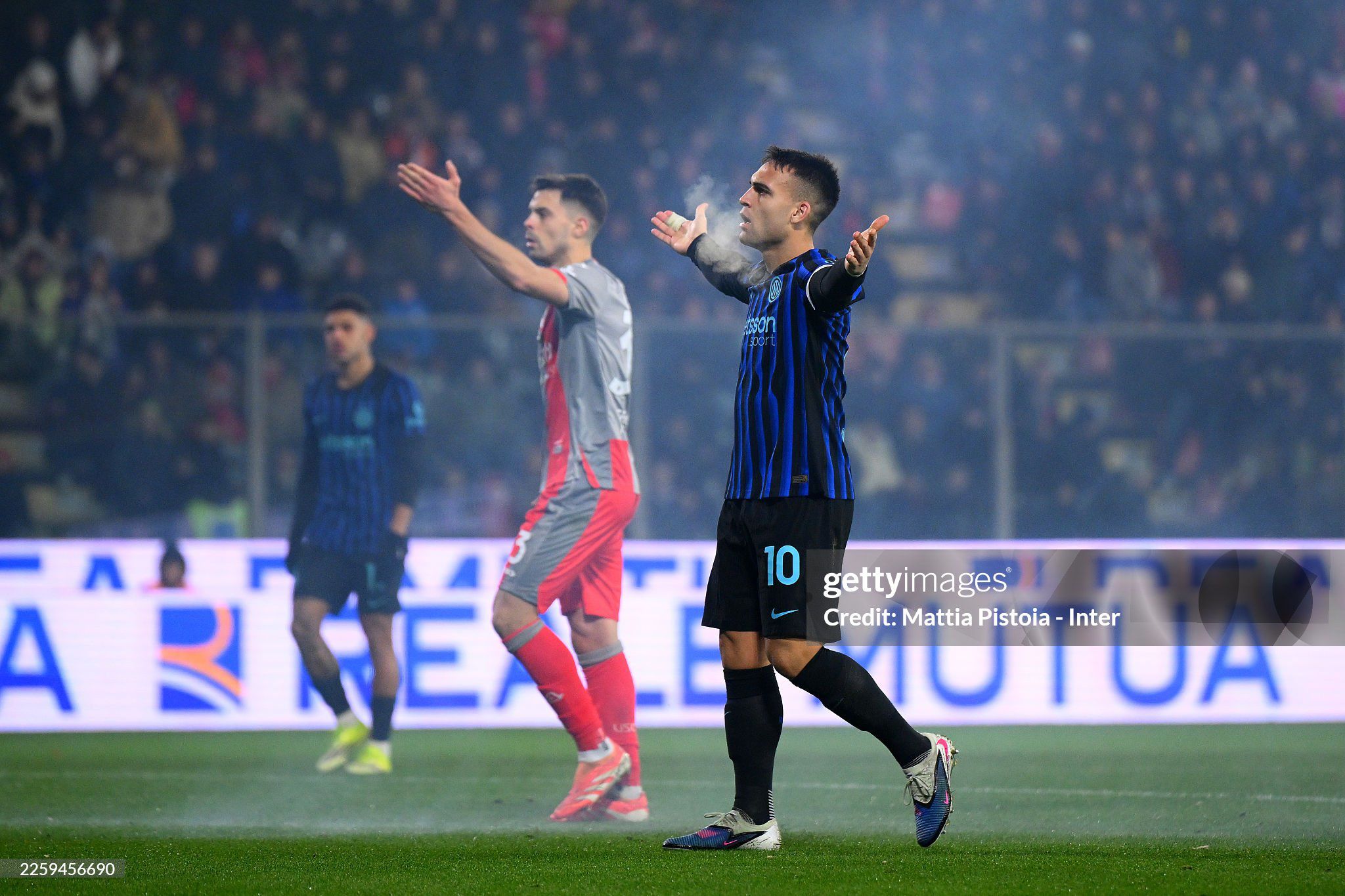 Inter Milan giành chiến thắng Cremonese