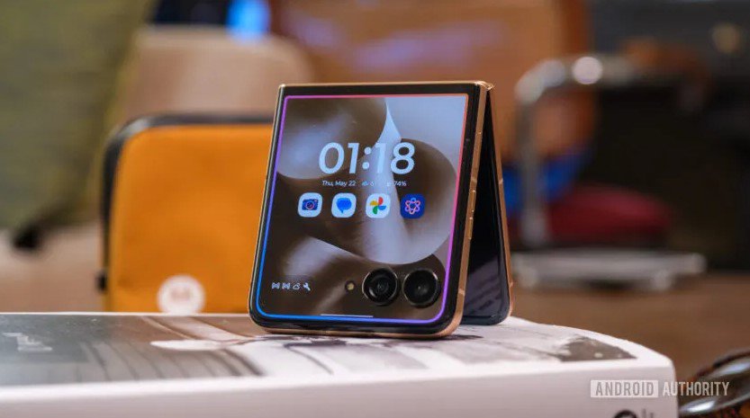 Motorola Razr Ultra.