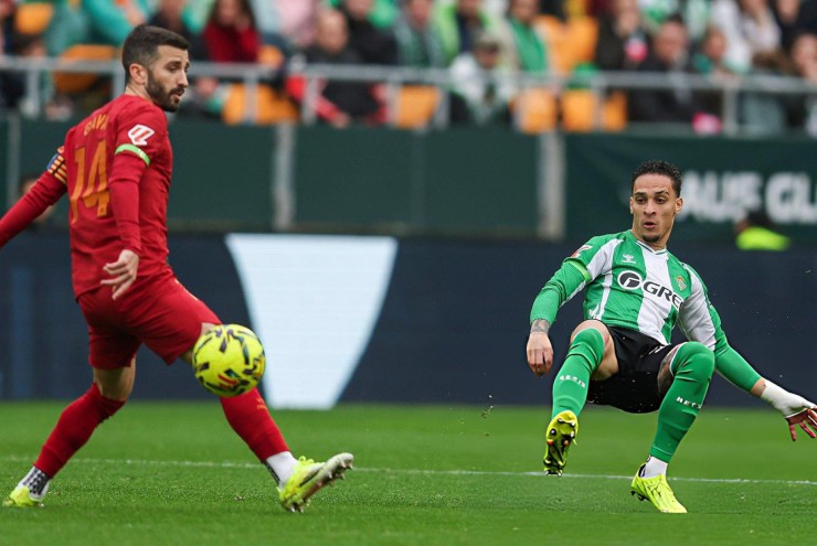 Betis thắng kịch tính