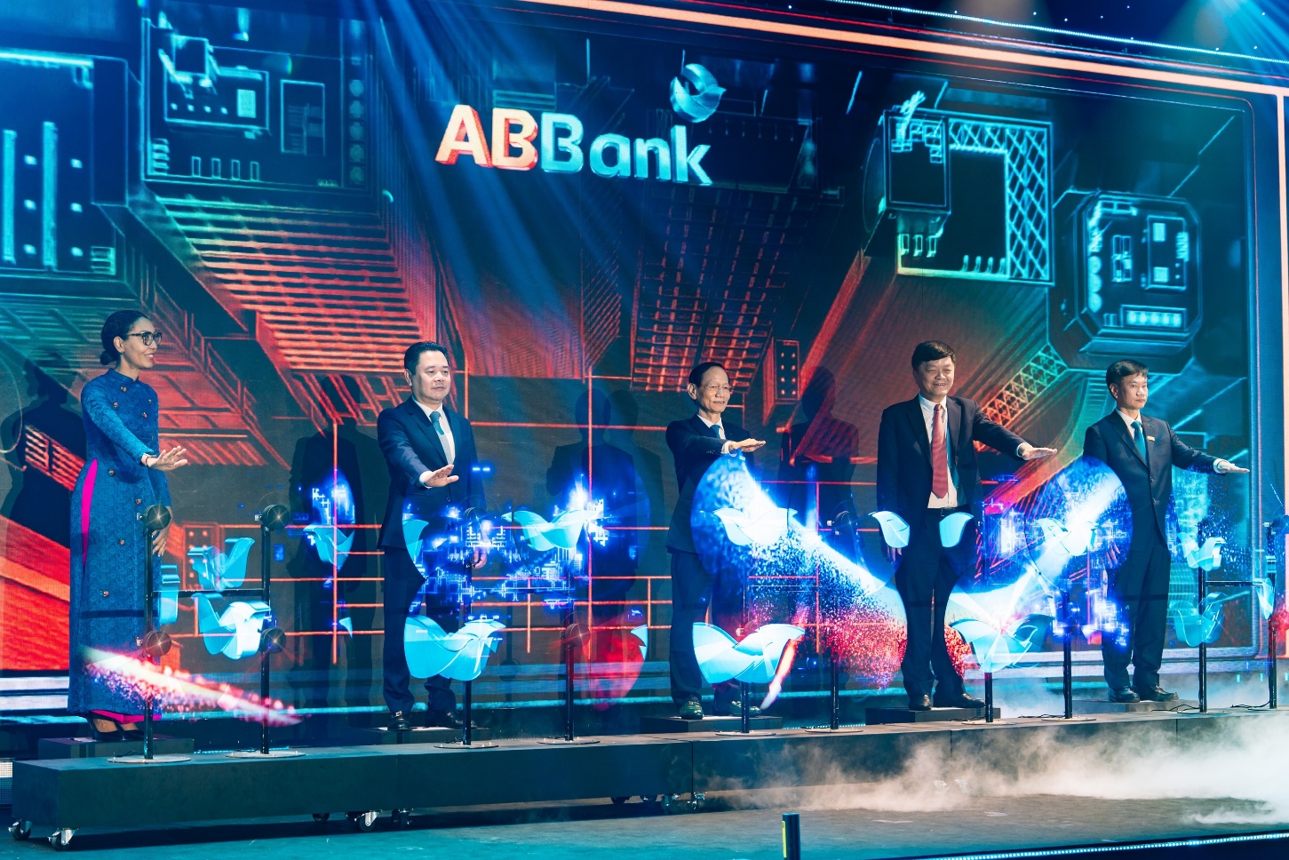 ABBank ra mắt nhận diện thương hiệu mới: Tiếp nối triết lý phụng sự khách hàng và cộng đồng - 2