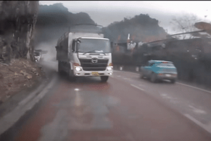 Kinh nghiệm lái xe sau vụ ô tô tải bất ngờ mất phanh trên đèo Đá Trắng