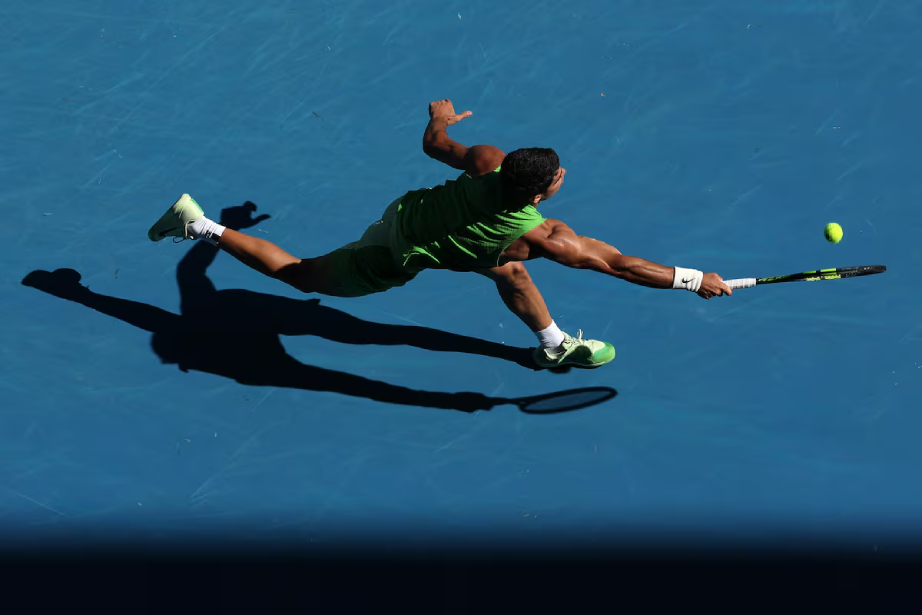 Alcaraz vô địch Australian Open: Tennis “cúi đầu” trước tay vợt vĩ đại nhất tương lai? - 3