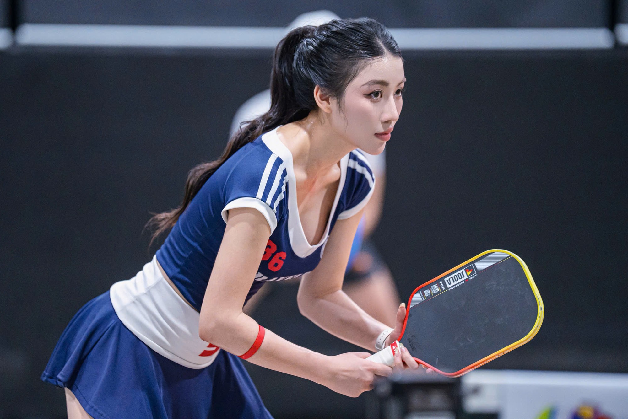 Hot girl đang sinh sống và làm việc tại TP.HCM cho biết hiện tại, cô dành khoảng 4-5 buổi trong tuần để chơi pickleball. Diệp Anh cũng xen kẽ vào một số buổi tâp chuyên sâu về thể lực để bổ trợ khả năng thi đấu.