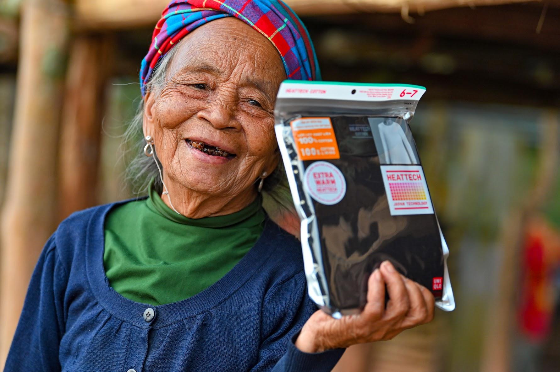 UNIQLO Việt Nam tặng 5.000 áo giữ nhiệt HEATTECH cho người dân tại Quảng Trị - 4