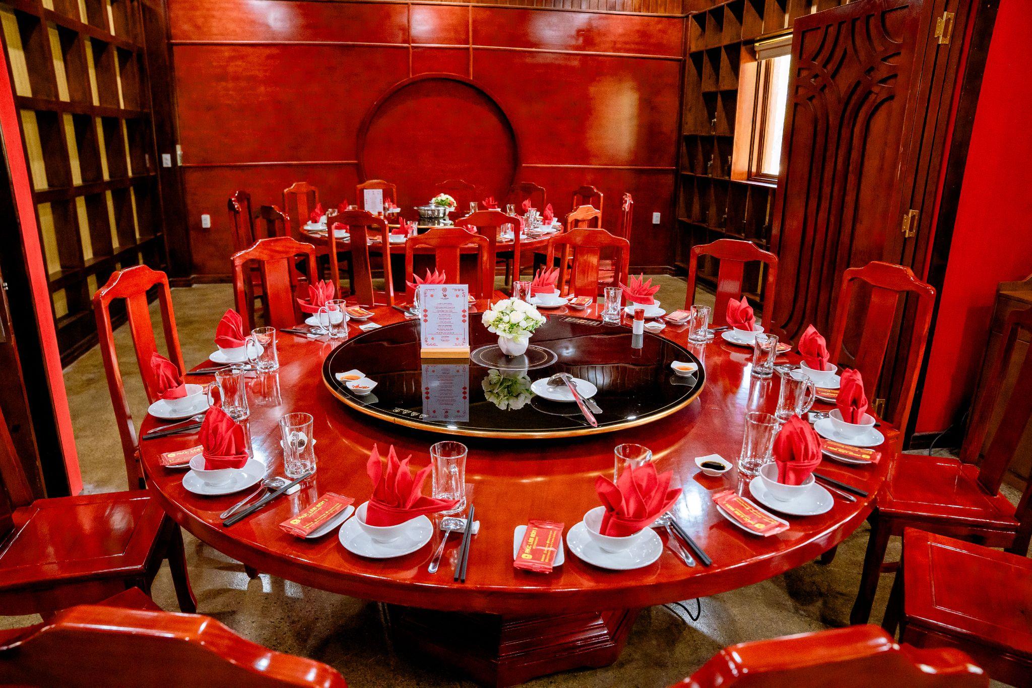 Không gian nhà hàng Phúc Lâm Môn