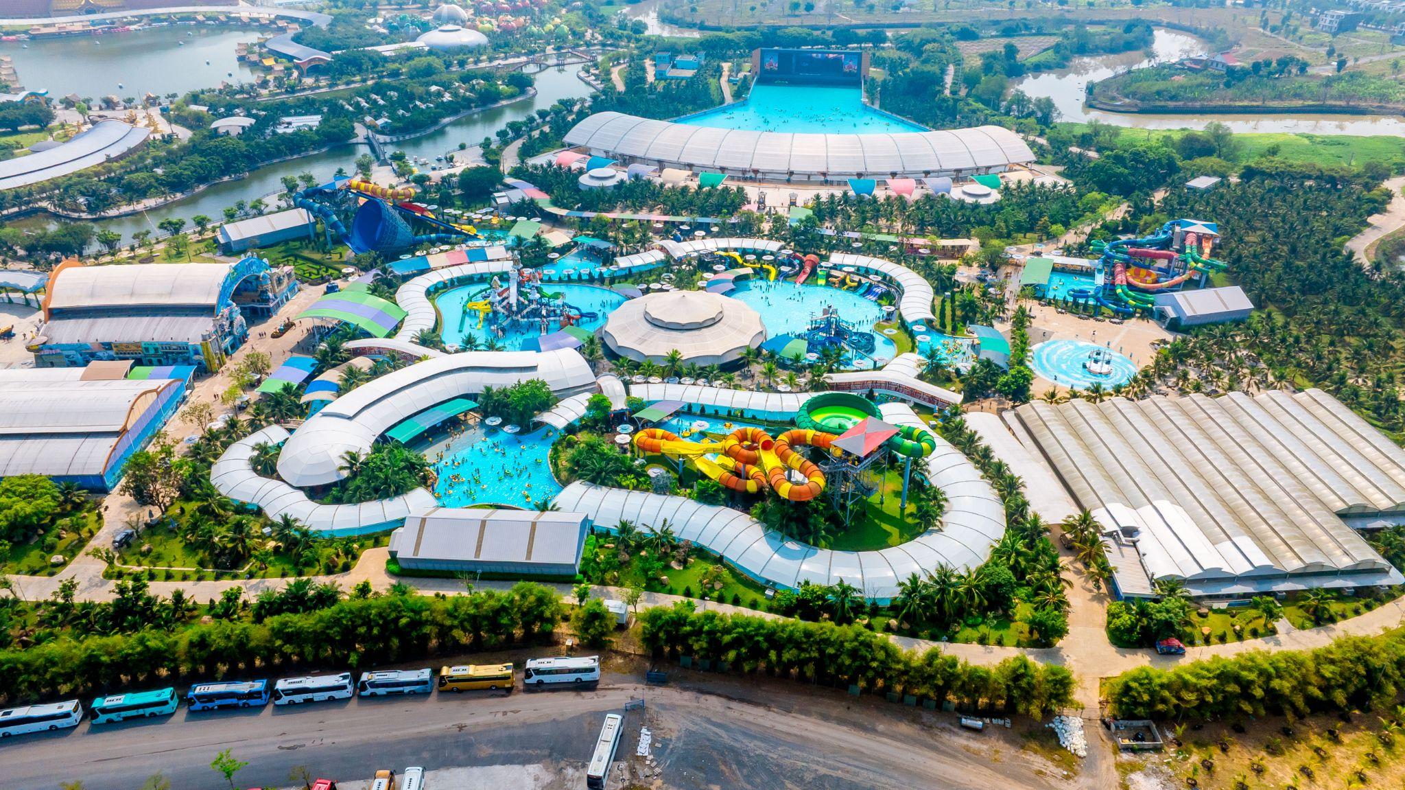 Công viên nước The Amazing Bay 25ha - lớn nhất Việt Nam