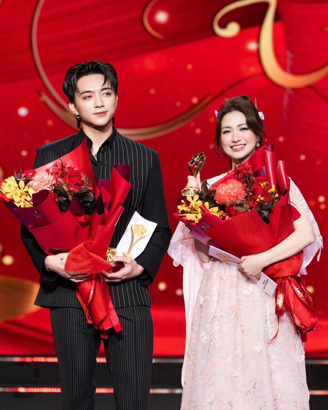 Giây phút gây tranh cãi của Hòa Minzy.