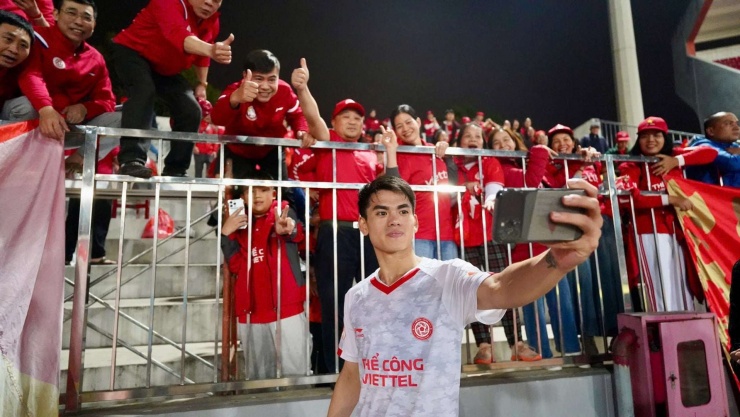 Khuất Văn Khang trong màu áo Thể Công Viettel. Ảnh: FBNV.