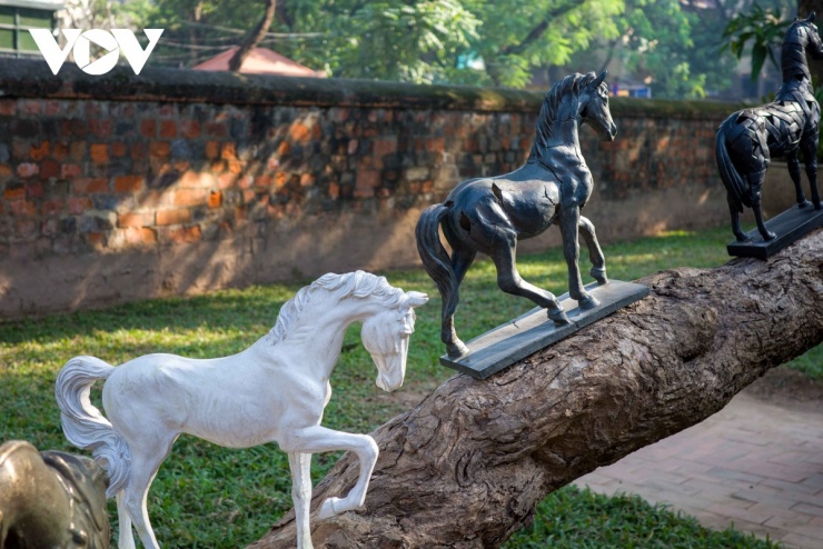 Hình ảnh Ngựa xuất hiện phổ biến trong hội họa và mỹ thuật với dáng vẻ mạnh mẽ, phóng khoáng, thể hiện sức sống và ý chí tự do.