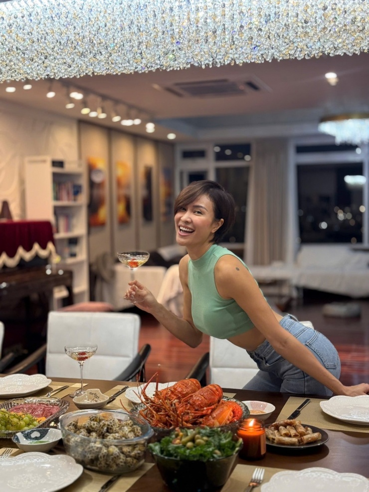 Ảnh sao 3/2: MC Phương Mai dọn về căn hộ 200 m2 sau ly hôn - 1