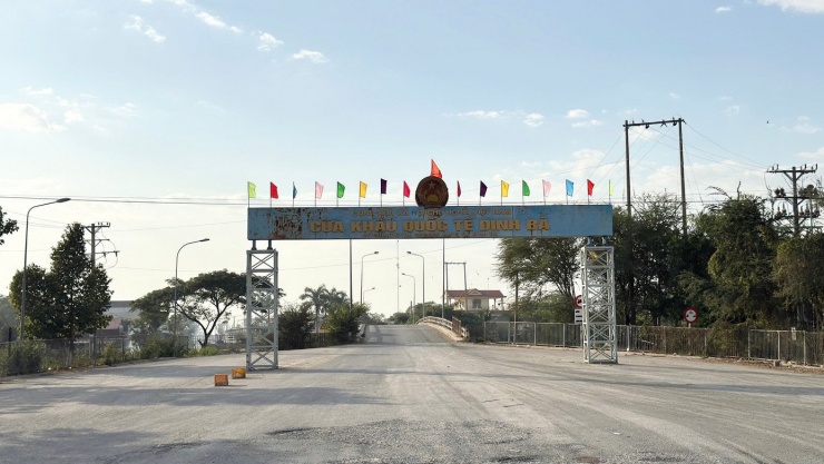 Cửa khẩu quốc tế Dinh Bà, tỉnh Đồng Tháp ngày 2/2 cũng thông thoáng, lượng xe thông quan không nhiều.