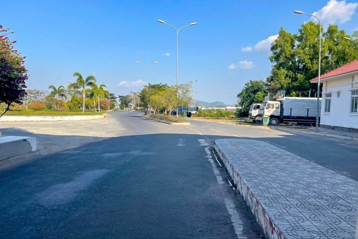 Ghi nhận của PV chiều 2/2 tại các cửa khẩu Vĩnh Xương, Tịnh Biên, Giang Thành, Hà Tiên, Khánh Bình (An Giang) cho thấy, hoạt động xuất nhập khẩu nông sản diễn ra thông suốt, không xảy ra ùn ứ do kiểm tra an toàn thực phẩm. Ảnh: P.V