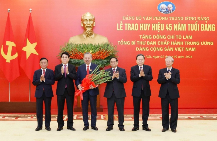 Các lãnh đạo, nguyên lãnh đạo chủ chốt chúc mừng Tổng Bí thư Tô Lâm