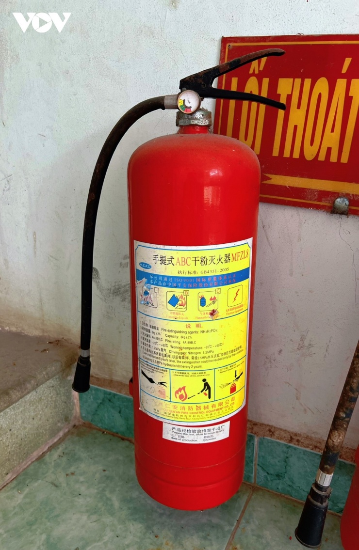 Bình bột ABC/BC (5-10 năm tùy chất lượng) và bình CO2 (10-15 năm) có thể nạp lại nhiều lần trong thời hạn này nếu vỏ không rỉ sét, móp méo. Nhưng giấy dán trên bình đã phai chữ, không biết công dụng thế nào?