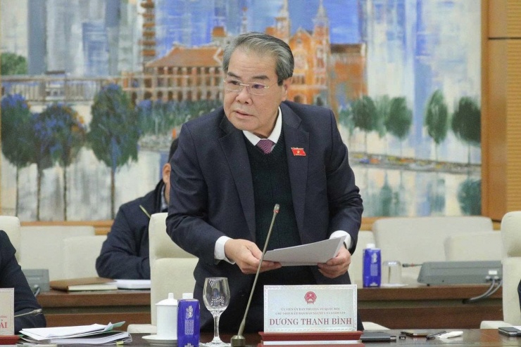 Chủ nhiệm Ủy ban Dân nguyện và Giám sát Dương Thanh Bình trình bày báo cáo tóm tắt công tác dân nguyện. Ảnh: Quốc hội