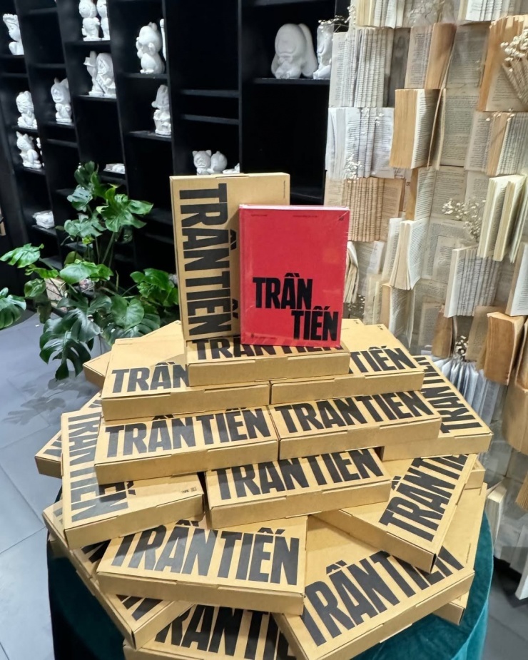 Sách Trần Tiến - Người hát thơ mình - Ca khúc và những câu chuyện.