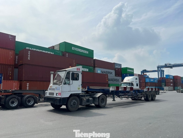 Chi cục Hải quan Khu vực 2 cho biết luôn chủ động phối hợp, hỗ trợ hoàn thiện thủ tục, bố trí cán bộ xử lý kịp thời, kể cả ngoài giờ nhằm đẩy nhanh thông quan hàng hóa trong cao điểm cận Tết