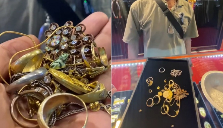 Người đàn ông mang số đồ vật nhặt được từ bãi rác đi kiểm tra.