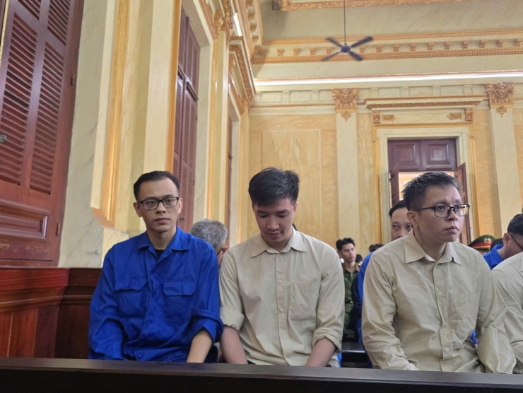 Các bị cáo tại phiên tòa ngày 3/2.