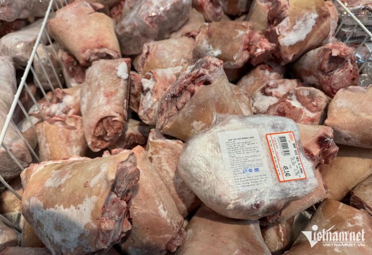 Trong năm 2025, nước ta đã nhập khẩu gần 1 triệu tấn thịt và phụ phẩm động vật ăn được. Ảnh: TA
