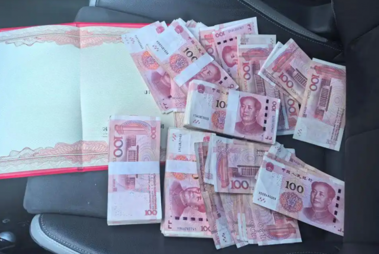 Một số công ty giảm phong bao lì xì, thay bằng phúc lợi dài hạn như chăm sóc sức khỏe và nghỉ phép mở rộng dịp Tết. Ảnh minh họa: Baidu