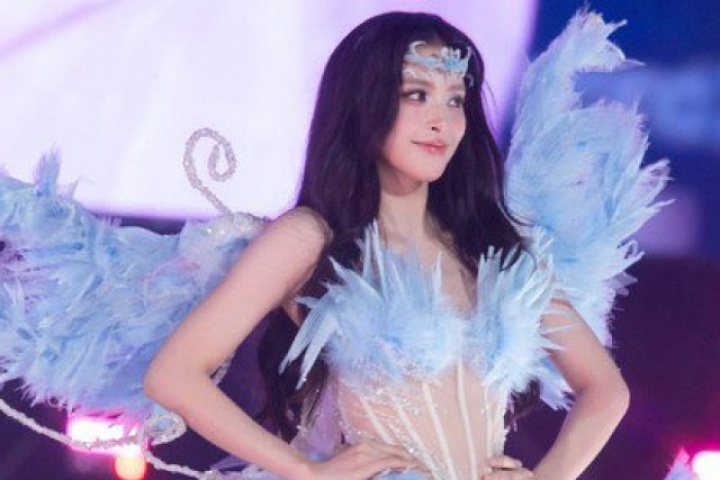 Hoa hậu Trần Tiểu Vy lên tiếng vụ bị nghi "quảng cáo cho web cá độ"