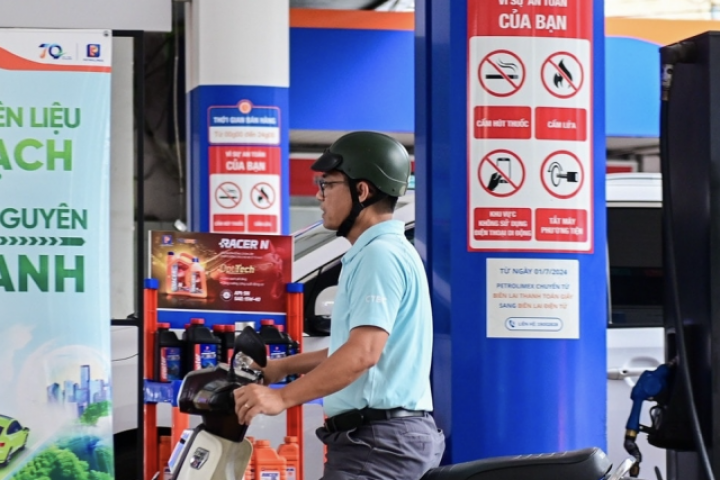 Trước giờ G, doanh nghiệp hiến kế giảm giá xăng sinh học E10