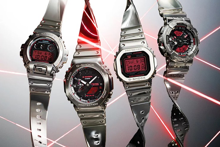 Đồng hồ Casio G-Shock viền kim loại mới với mặt số màu đỏ.